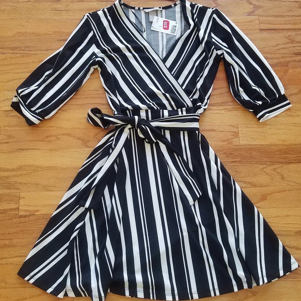H&M - Women - Stretch Black and White Dress w/ Midlength Sleeves - Size XS